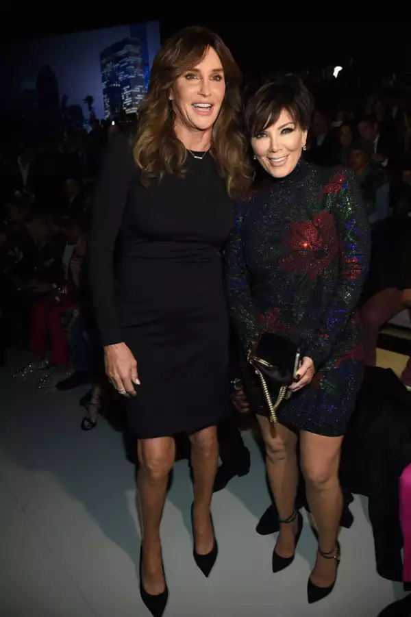 Kris Jenner y Caitlyn Jenner se mostraron felices de apoyar a su Kendall en su debut para Victoria's Secret.