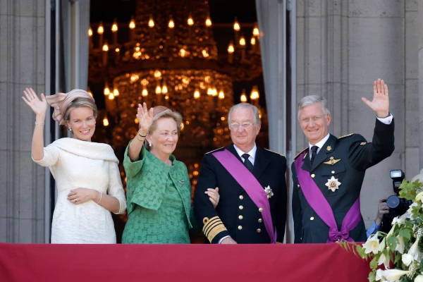 La reina Mathilde de Bélgica, la princesa Paola de Bélgica, el rey Alberto II de Bélgica y el rey Felipe de Bélgica