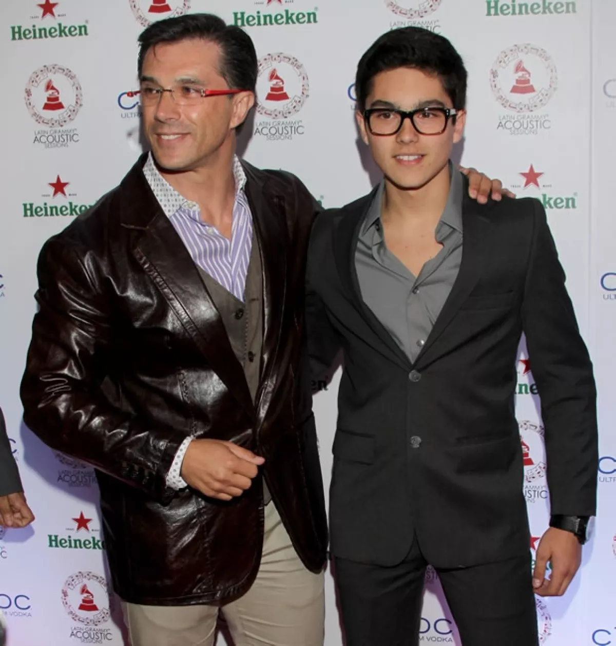 Sergio Mayer Mori estuvo con su papá, Sergio Mayer, en la alfombra roja de The Latin Recording Academy en el Centro Cultural Roberto Cantoral el pasado 5 de septiembre.