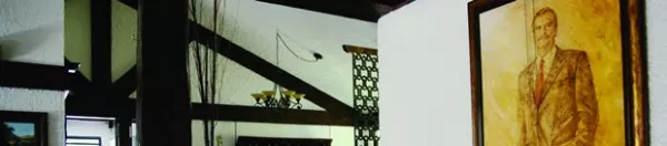 En la sala principal cuelga un gran retrato de Fox y otro de él y Marta. Las fotos que adornan la planta baja son, en su mayoría, de la pareja desde que Vicente se hizo presidente hasta la fecha.