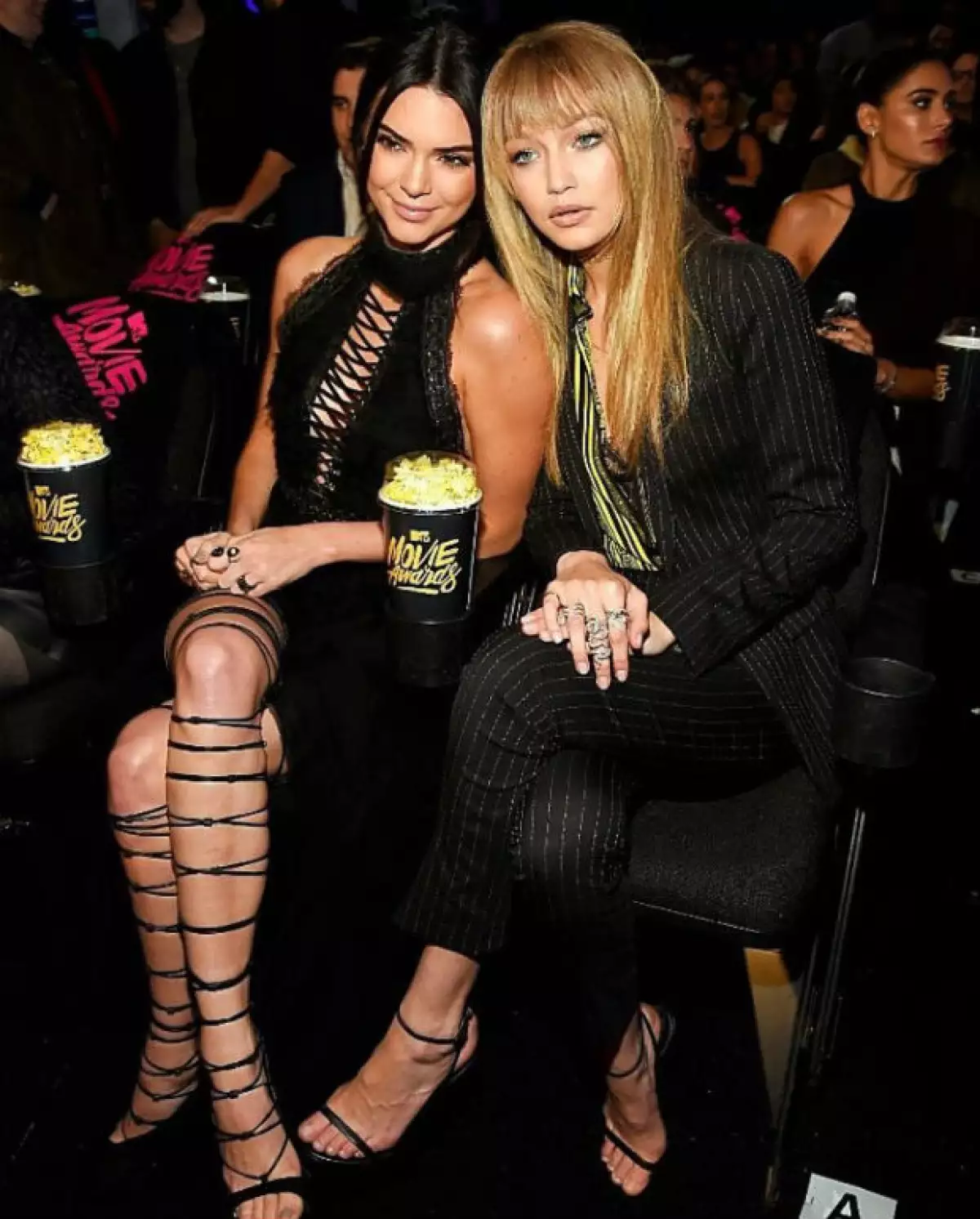 Gigi y Kendall durante la entrega de premios.