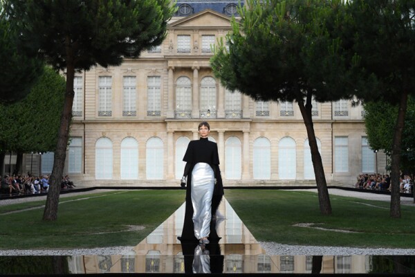 Givenchy : Runway - Paris Fashion Week - Haute Couture Fall Winter 2018/2019