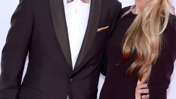 El actor Aaron Paul llegó con Lauren Parsekian.