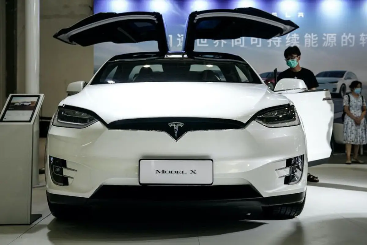 tesla_0.jpg