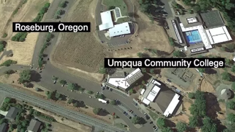 El ataque se originó en el campus de la Community College de Umpqua en Roseburg, Oregon.