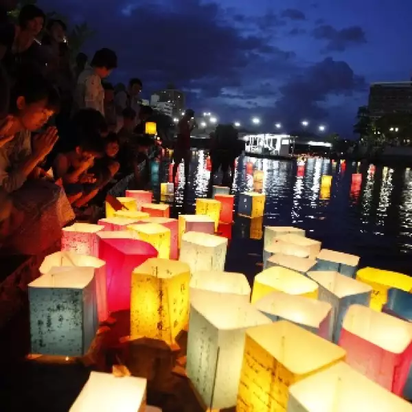 Hiroshima, Japón, recuerda la devastación de la bomba nuclear