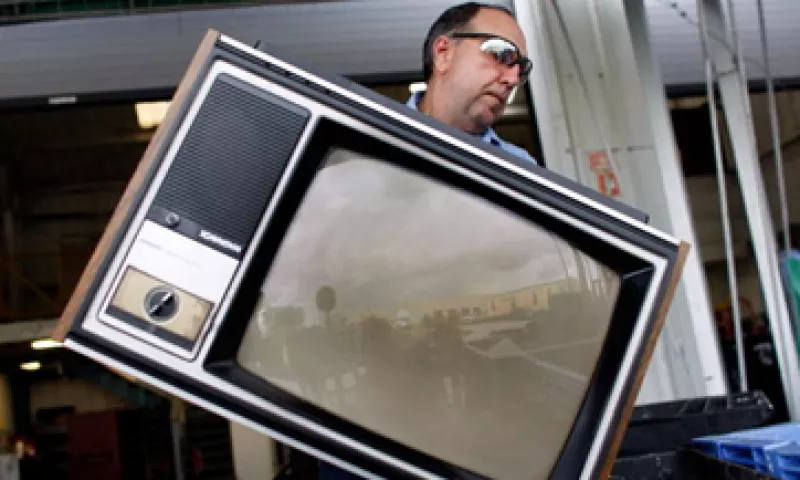 Para poder recibir señal de televisión abierta después del apagón analógico, es necesario contar con un televisor digital o colocar un decodificaror a las televisiones tradicionales. (Foto: Getty Images)