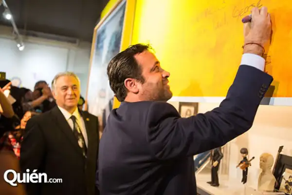 Bobby Slim prestó objetos de su colección pivada para hacer posible la exposición.