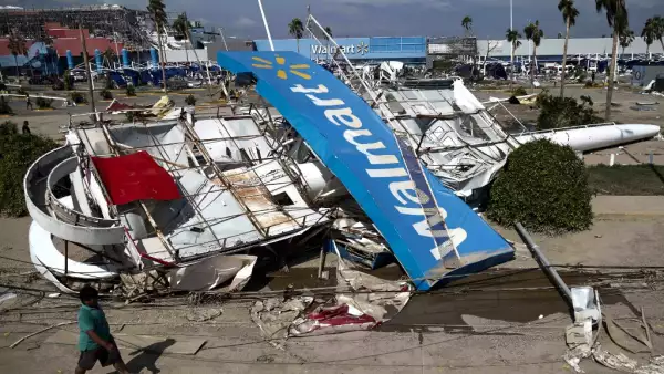 Walmart tiene 23 tiendas dañadas en Acapulco