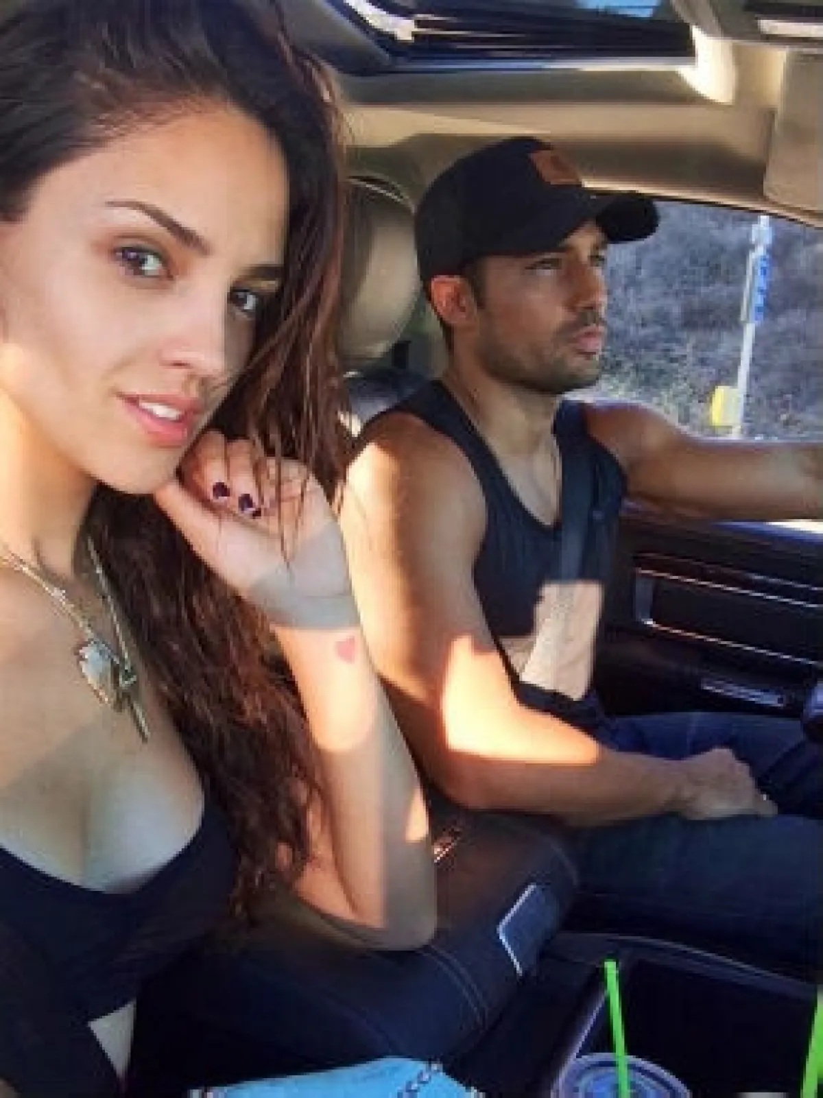 Eiza y DJ Cotrona este lunes en Los Angeles.