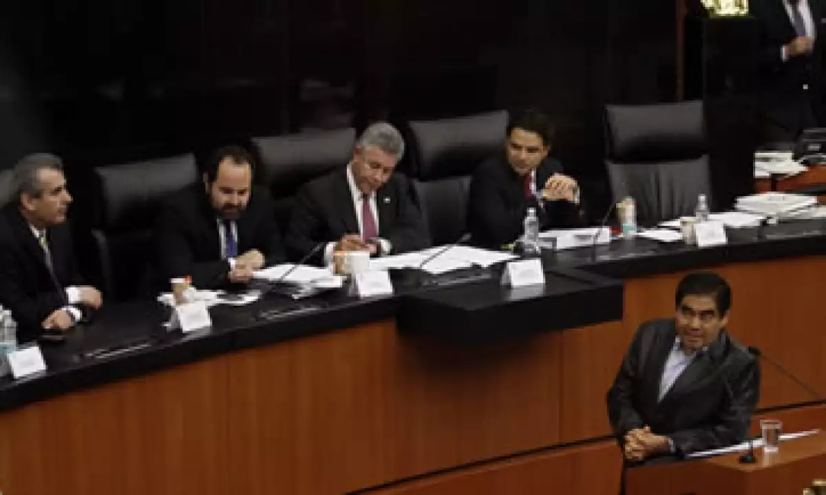 Barbosa (abajo a la derecha) acusó a legisladores de otros partidos de evadir una discusión de fondo. (Foto: Cuartoscuro)