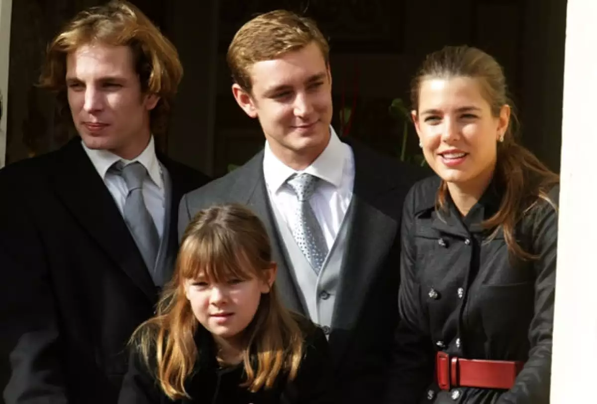 Los cuatro hijos de Carolina: Andrea, Pierre y Carlota Casiraghi y la princesa Alexandra de Hannover.