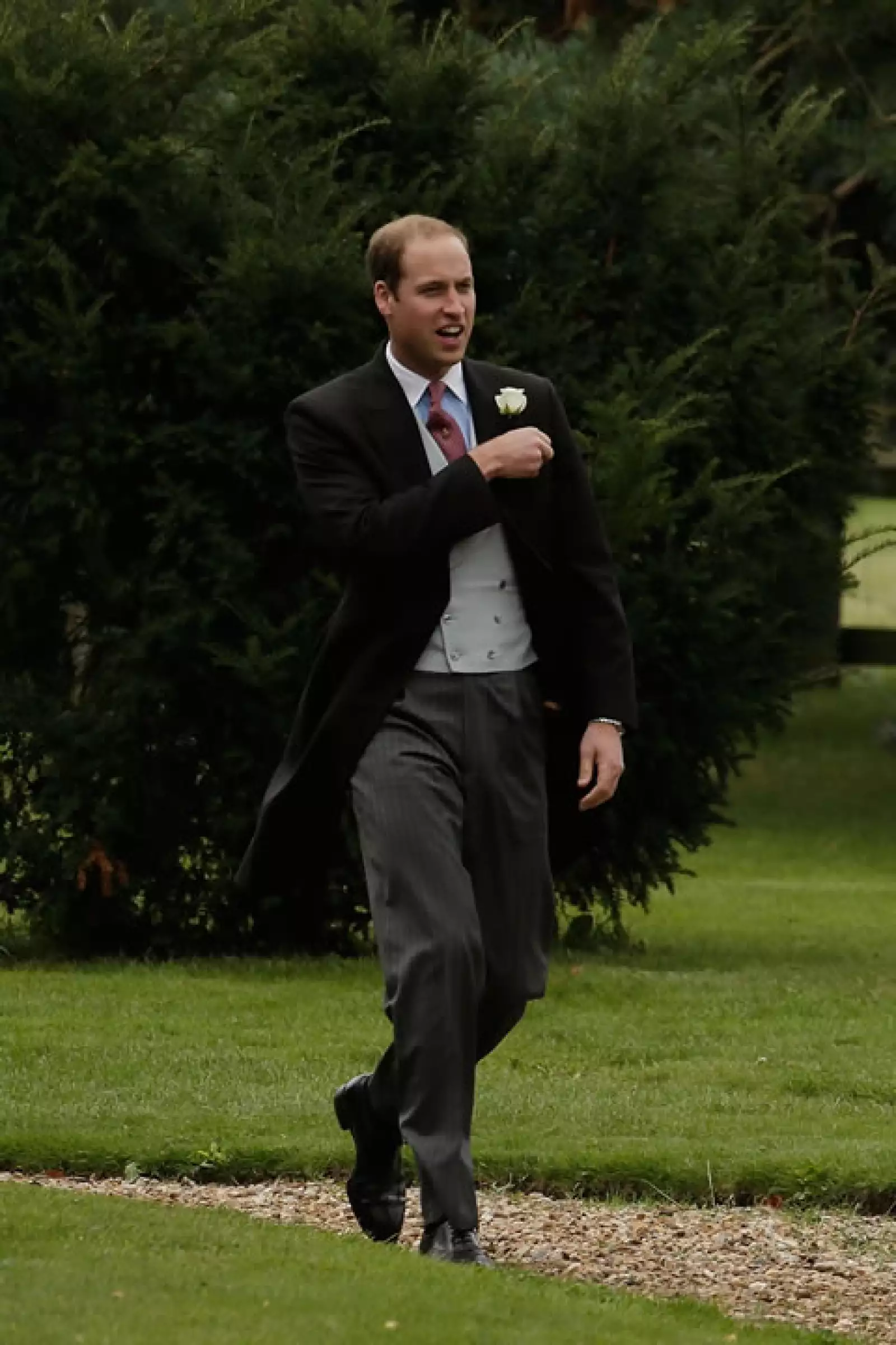 El príncipe Guillermo es amigo de los novios, ya que el padre de James Meade dio un discurso en su boda con Kate.