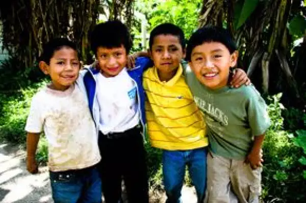 Estos niños tocaron mi corazón y mi alma, escribió en su Twitter.