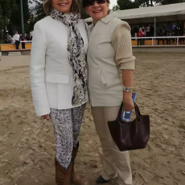 Amada López Guichenme,Gabriela Loza