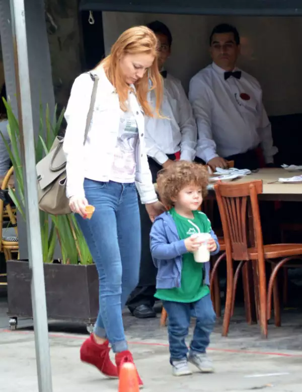 Daniela también dedica su vida a sus adorables hijos.