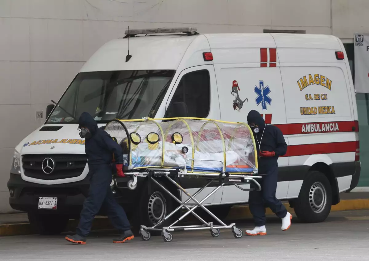 Traslados en cápsula de pacientes contagiando por COVID-19 en el Hospital  General Guillermo Fajardo.
