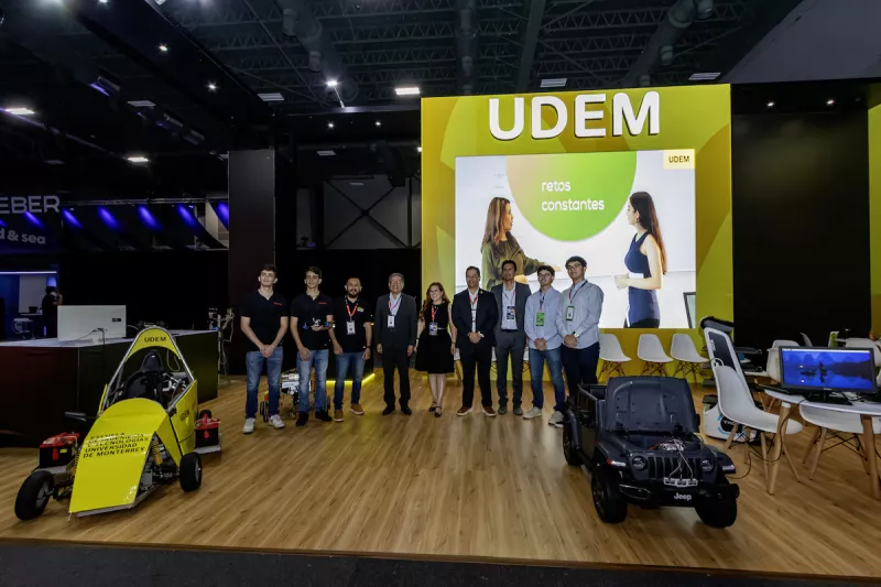 Foto de los profesores y estudiantes de la UDEM que participaron en el GTI 2025.