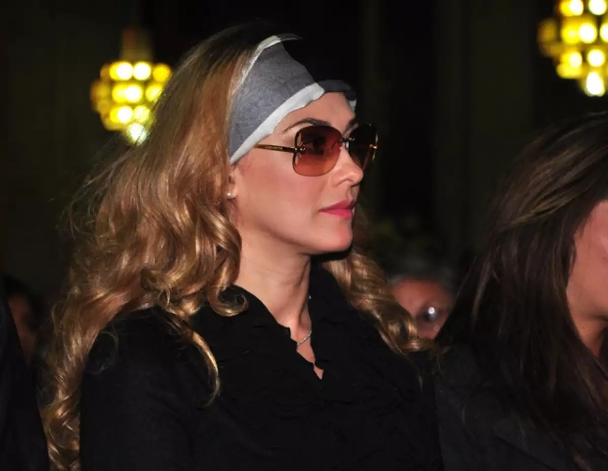 Aracely Arámbula reveló que el día del funeral de Juilo Alemán en el Teatro Jorge Negrete, por la noche soñó con el actor y él le dio un beso. "Se vino a despedir de mí", dijo entre lágrimas la histrión.