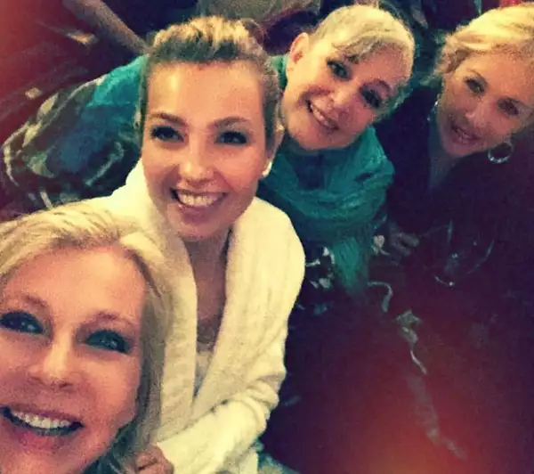 Thalía, Fede, Ernestina y Gabriela posaron para una selfie.