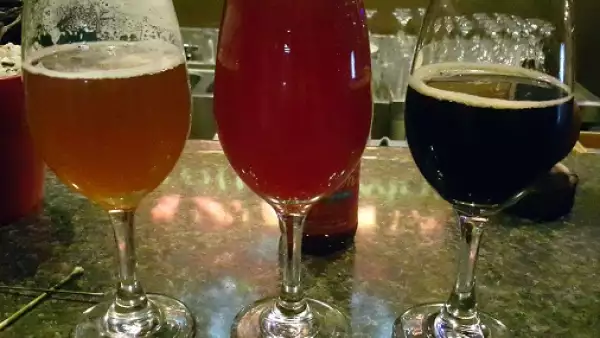 cerveza rosa artesanal La Revu