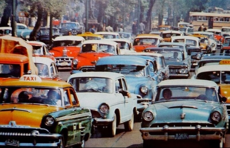 Canarios, cocodrilos y cotorras, transitan por las calles de la Ciudad de M�xico en la d�cada de los 70