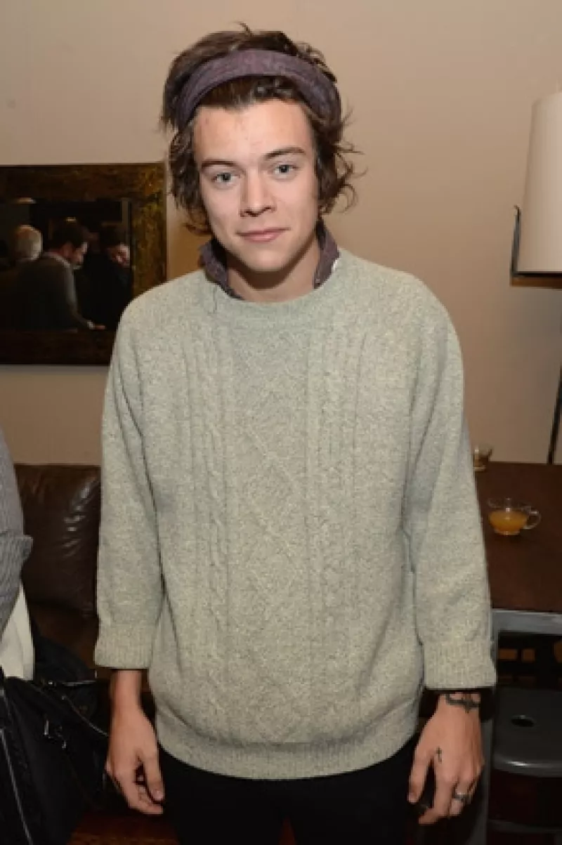 Harry Styles bromeó con una joven que asistió a su concierto vestida de novia.