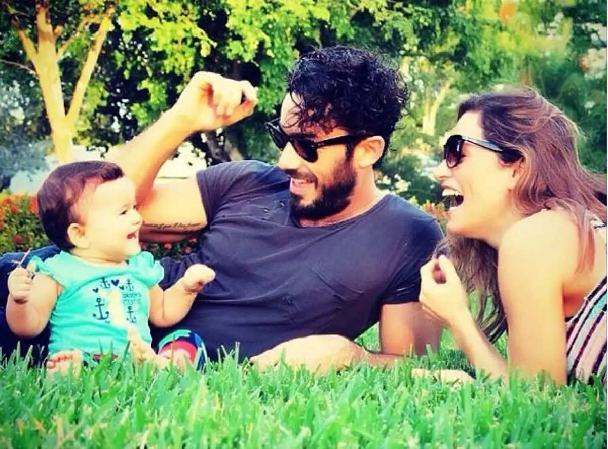 La pareja reveló a una publicación argentina que su sueño se hizo realidad, pues siempre desearon criar a dos niños al mismo tiempo.