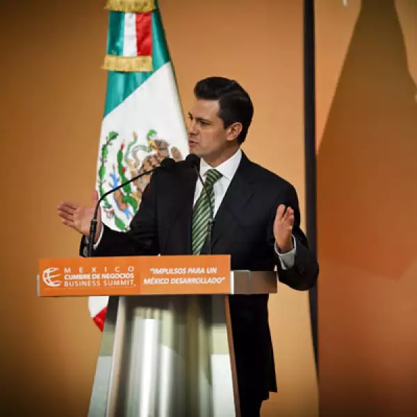 Enrique Peña Nieto anunció que enviará al Congreso una iniciativa anticorrupción y otra para reorganizar la administración federal.