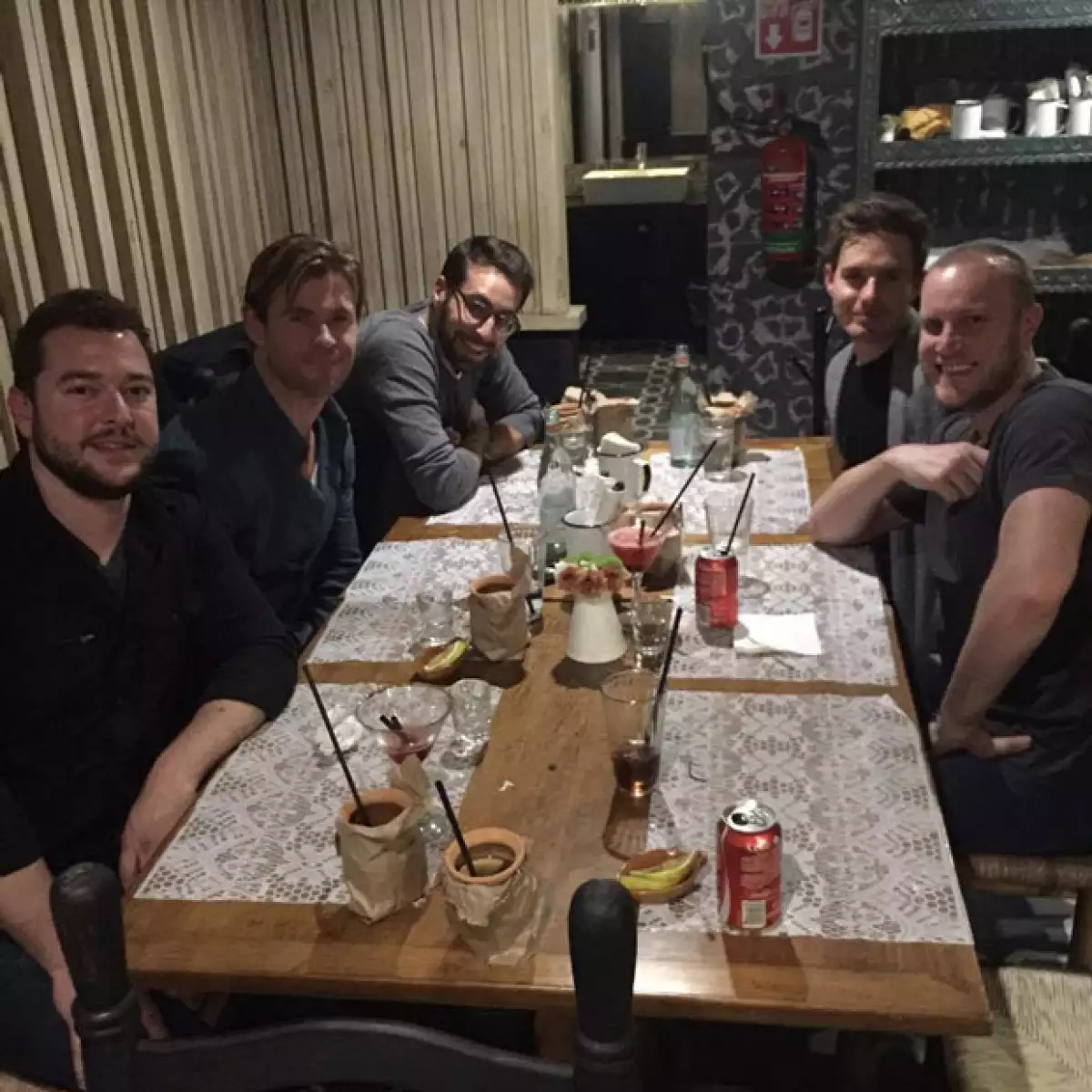 En su reciente visita a México, el intérprete de &#39Thor&#39 comió comida mexicana con amigos, en el restaurante Fonda Fina, del actor mexicano.