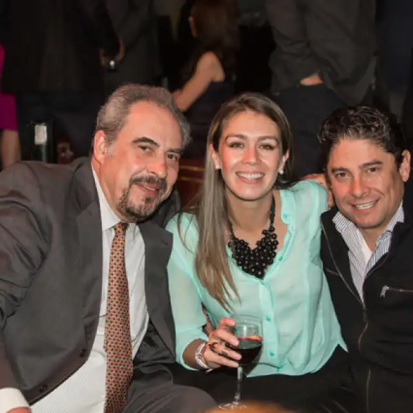 José Antonio y Jimena Alcocer con Erick Sánchez Armas
