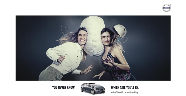 Una de las tres piezas que componen la campaña Airbag para Volvo