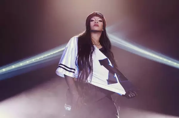 rihanna-lanza-ropa-inspirada-en-super-bowl-2023.jpg
