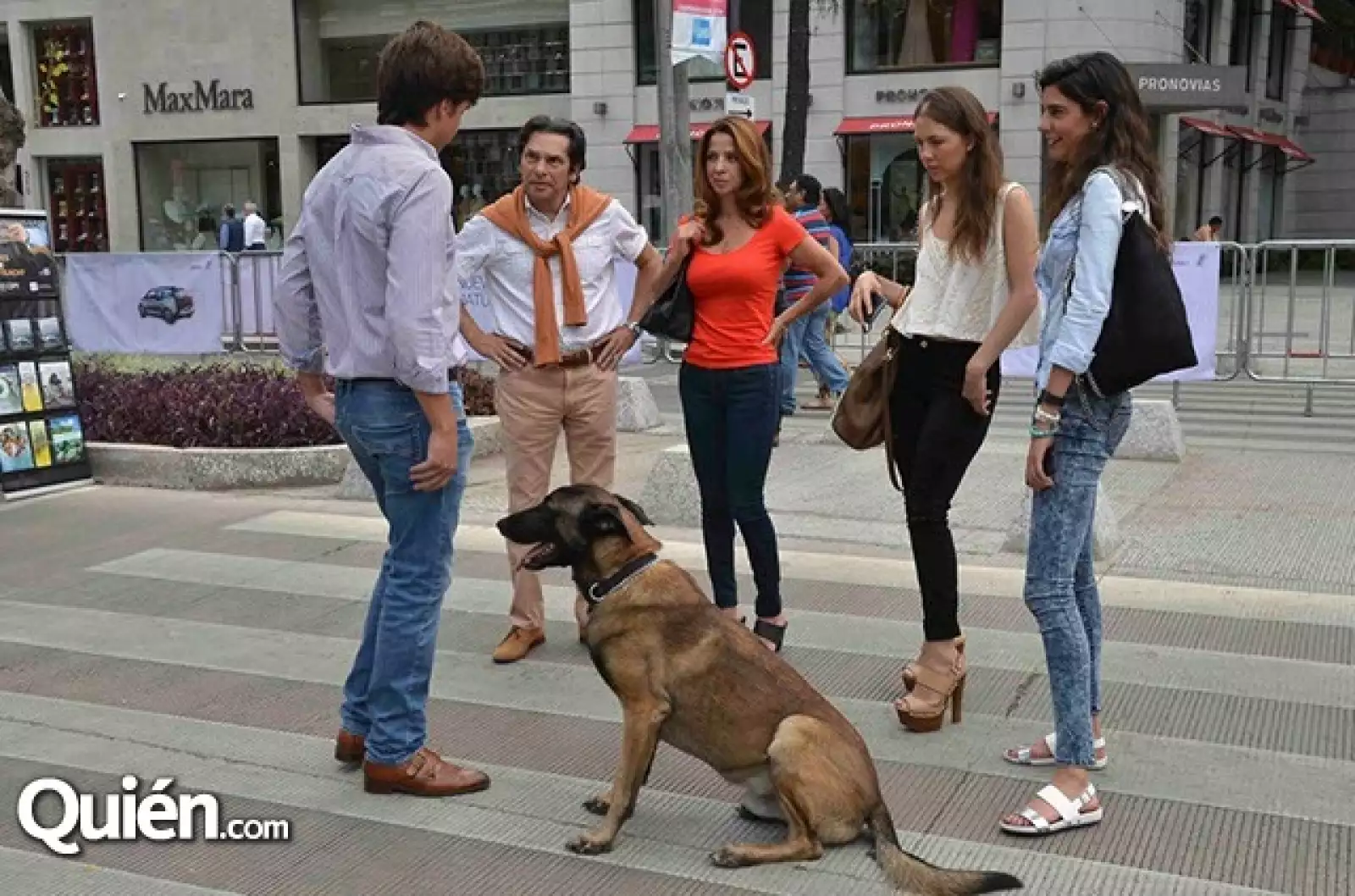 Arturo Ampudia,Carlos y Flor Ruiz de Teresa con Montserrat Ripol y Lucía Ruiz de Teresa