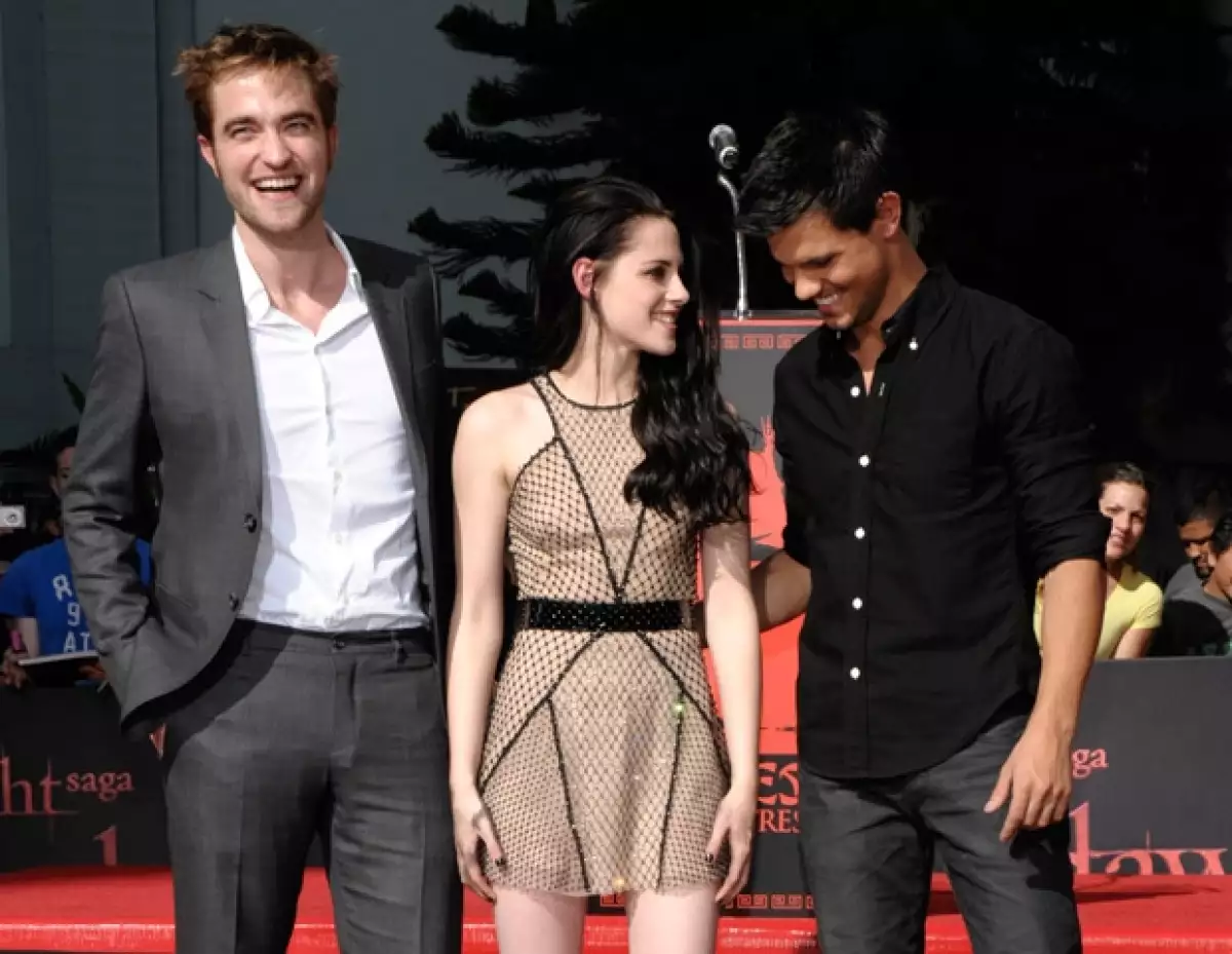Robert Pattinson, Kristen Stewart y Taylor Lautner protagonizan la película Amanecer.