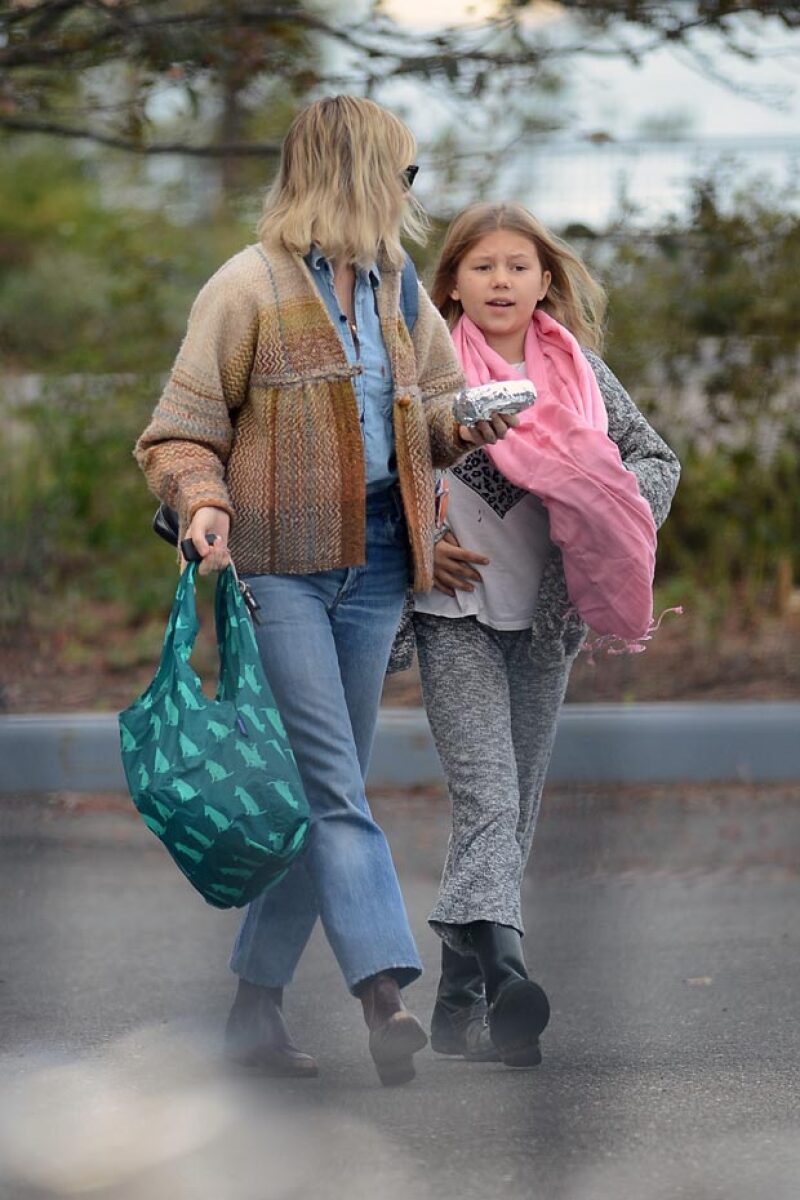 Matilda acaba de cumplir 10 años y cada día demuestra que es la viva imagen de su fallecido padre. La pequeña fue captada con su mamá Michelle Williams en Brooklyn, Nueva York.