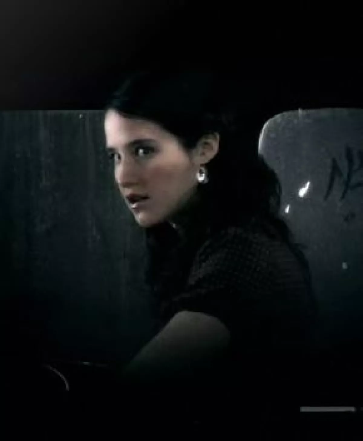 La cantante lanzó su nuevo clip del tema “Mediocre” el cual estará en exclusiva cinco días en su sitio de internet para luego ser difundido en los canales de televisión.