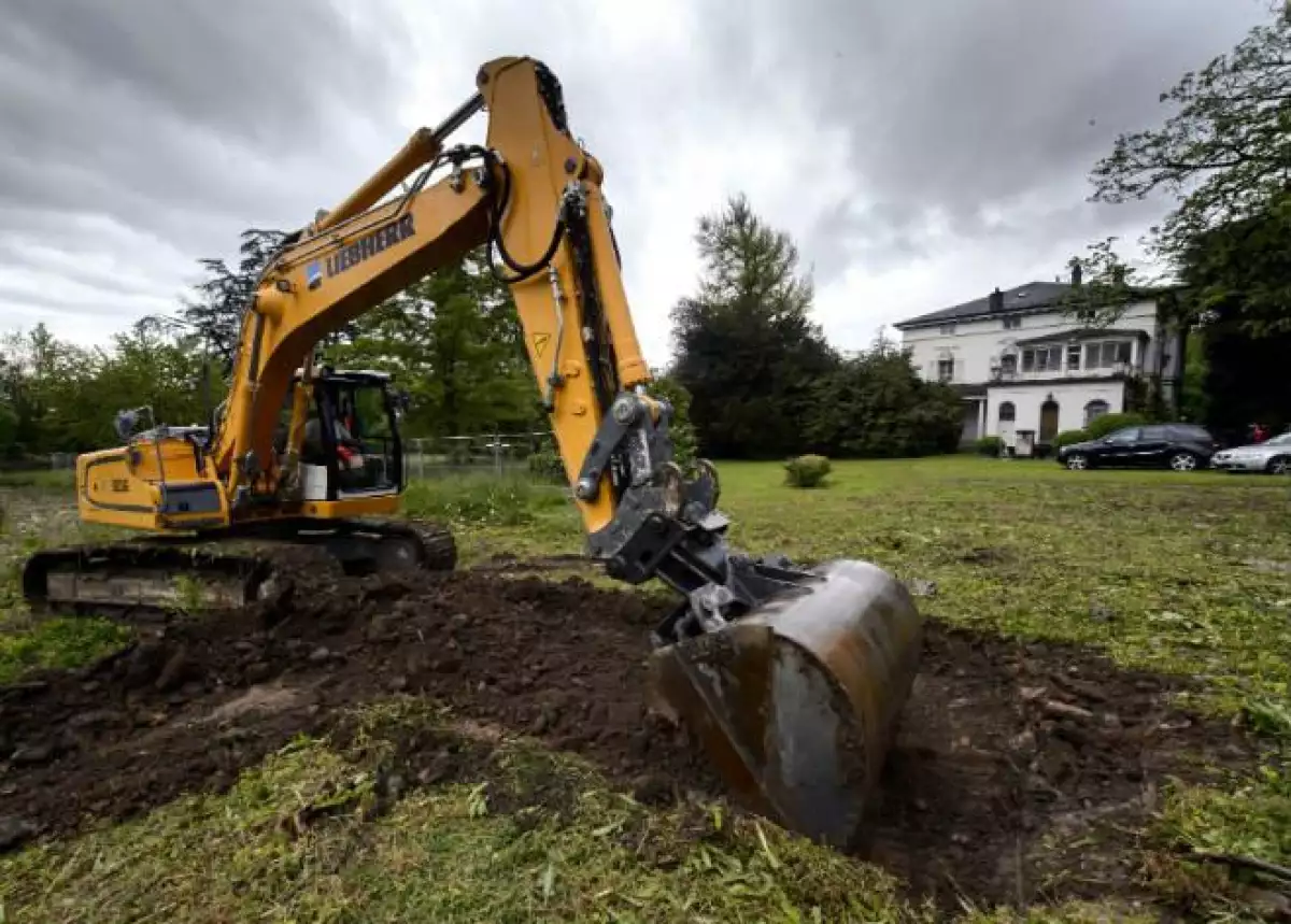 Obras de construcci�n del museo de Charles Chaplin, en Suiza