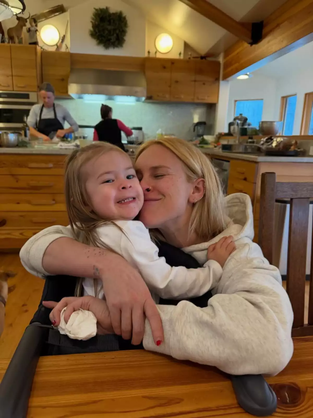 Rumer Willis, hija de Bruce Willis y Demi Moore, acusa a su ex de abuso emocional extremo mientras pelean por la custodia de su hija