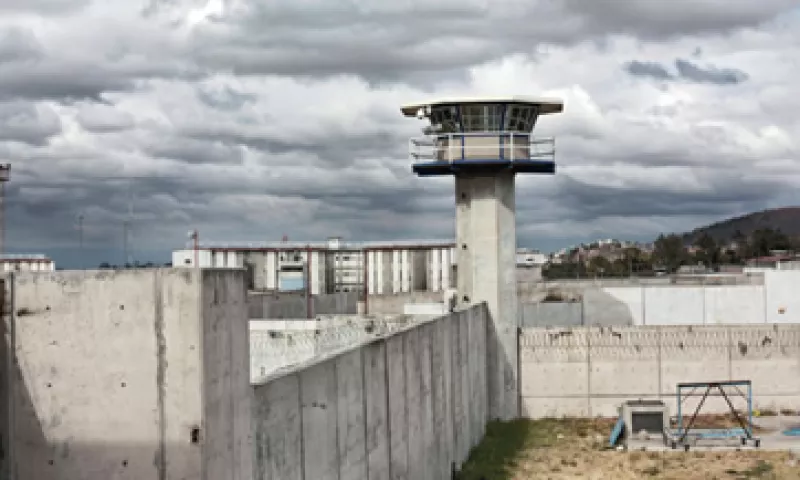 La SSP le pagará a Homex 2,100 MDP anuales por operar dos penales. (Foto: Reuters)