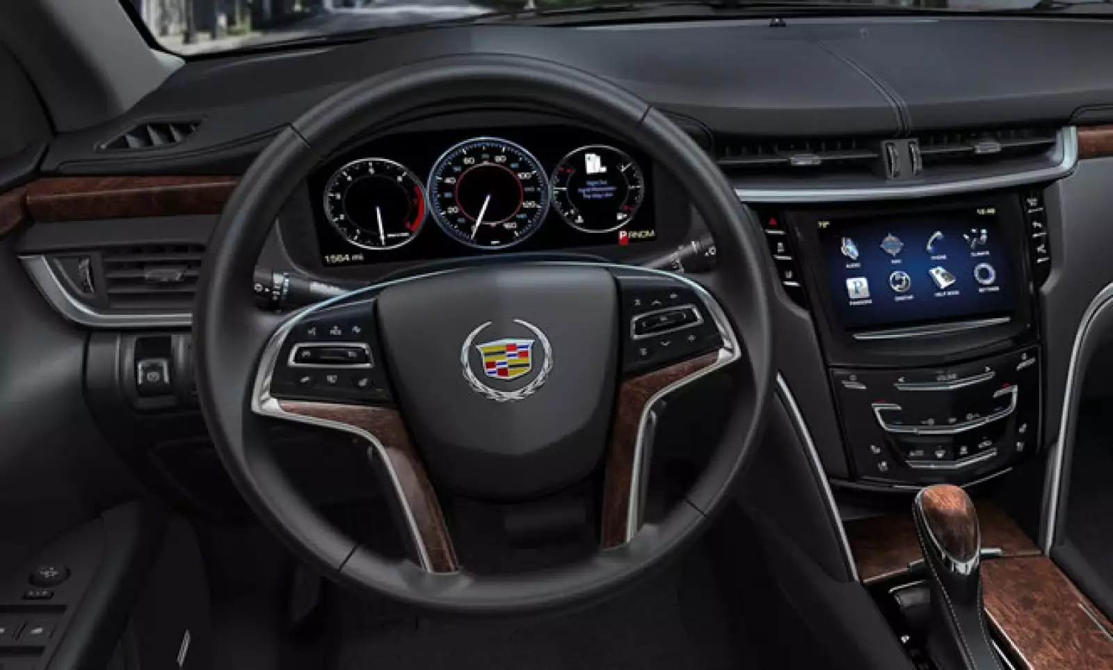 La distribución de los elementos multimedia y sus controles surgieron del diseño CUE, que distribuye de manera intuitiva los marcadores y controladores de las funciones del auto.