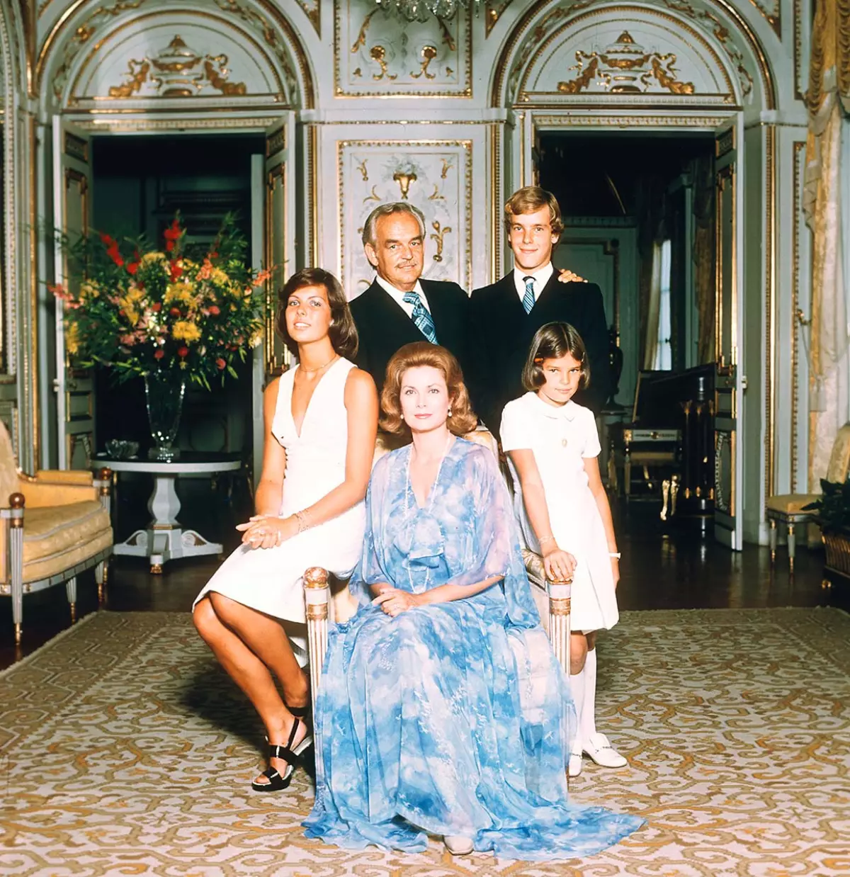 el Príncipe Rainiero, la Princesa Grace, la Princesa Carolina, el Príncipe Alberto II y la Princesa Estefanía.