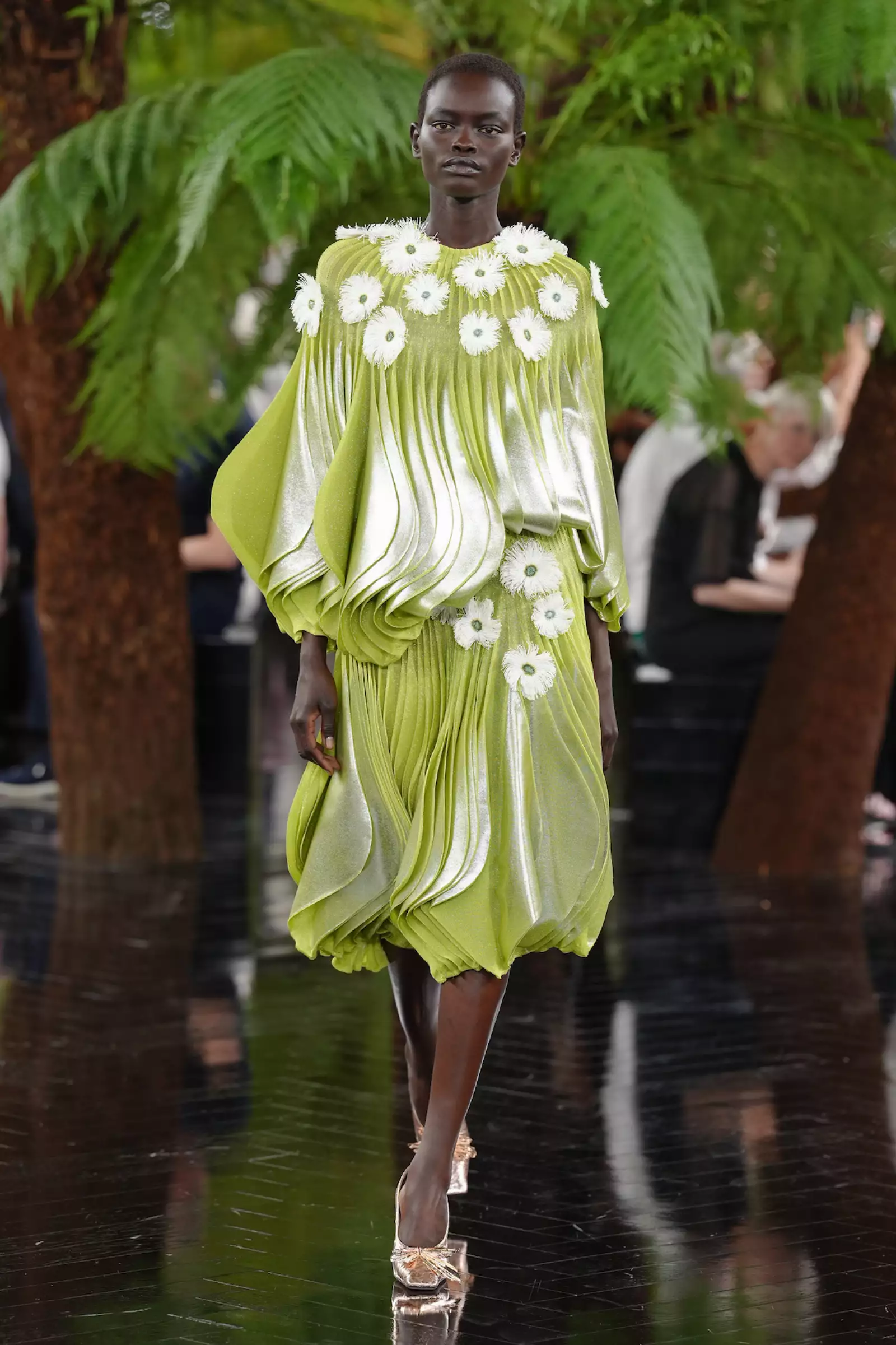 Christian Dior HC F26 005.jpg