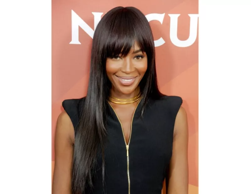 Por raro que parezca la modelo de 42 años confesó que su método le ha funcionado para dejar su cabellera brillante, lleno de vitalidad y suave.