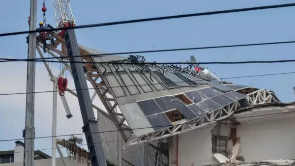 CIUDAD DE MÉXICO, 20SEPTIEMBRE2017.- Un edificio de condominios se colapsó en la Av Tlalpan y Zapata en la colonia Portales.
FOTO: ARMANDO MONROY /CUARTOSCURO.COM