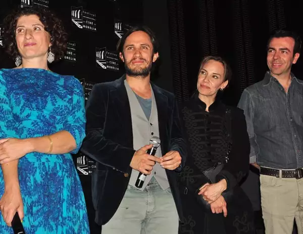 Gael García con Julia Loktev, Daniela Michel y el Director General de Cinépolis, Alejandro Ramírez.