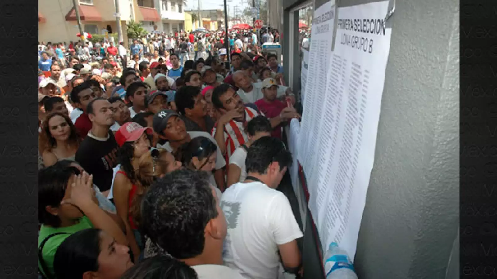 Decentas de personas acudieron al penal de Veracruz para saber los resultados de la audición