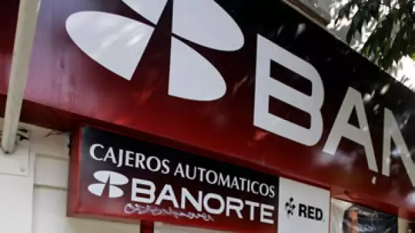 El CEO de Banorte-Ixe asegura que el gran reto de la banca en México será bancarizar a los estratos medios bajos y bajos y que vayan teniendo acceso a los servicios financieros.  (Foto: AP)