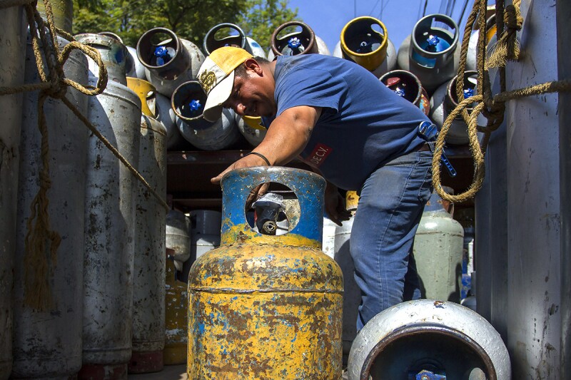 El menor costo del combustible, de 12.76 pesos, se encuentra en algunas localidades de Tamaulipas. (Foto: Cuartoscuro)
