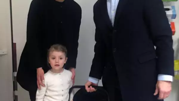 El segundo hijo de Victoria de Suecia y Daniel Westling se llamará Oscar Carl Olof, tiene tratamiento de Alteza Real y ostenta los títulos de Príncipe de Suecia y Duque de Skåne.